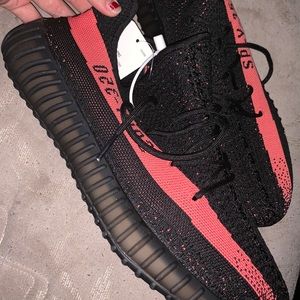 black yeezys with pink stripe